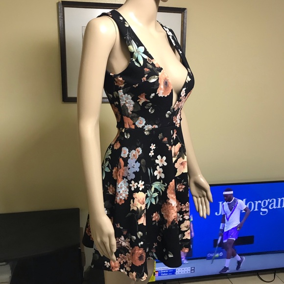 Forever 21 floral print mini dress - Picture 3 of 7